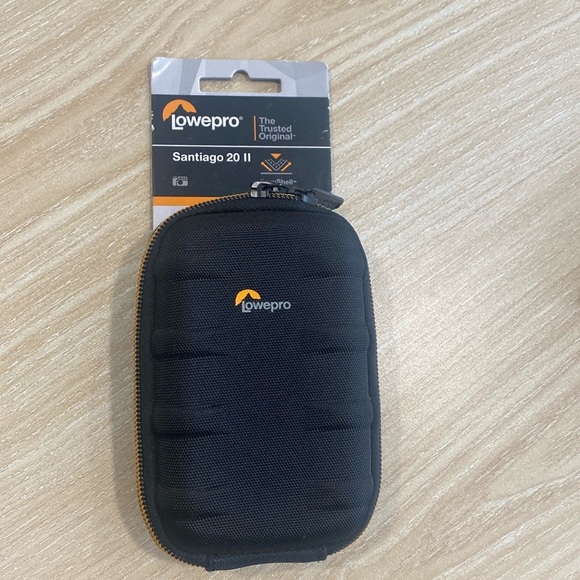 Lowepro Santiago 20 II Camera Case - Picture 1 of 7